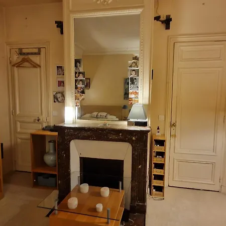 2 Private In An Elegant Haussmannian Privatunterkunft