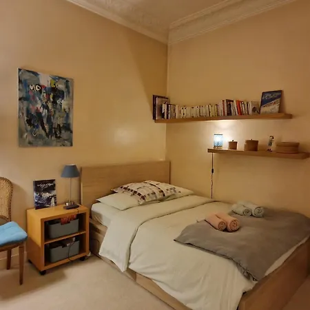 2 Private In An Elegant Haussmannian Privatunterkunft