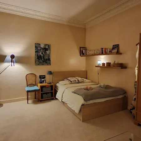 2 Private In An Elegant Haussmannian Privatunterkunft