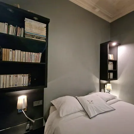 2 Private In An Elegant Haussmannian Privatunterkunft