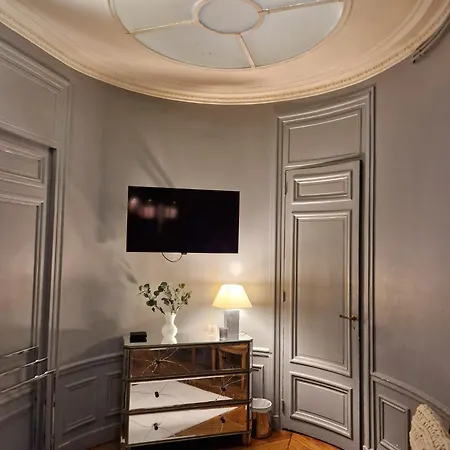 Privatunterkunft 2 Private In An Elegant Haussmannian Paris