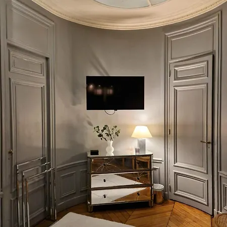 2 Private In An Elegant Haussmannian Privatunterkunft Paris
