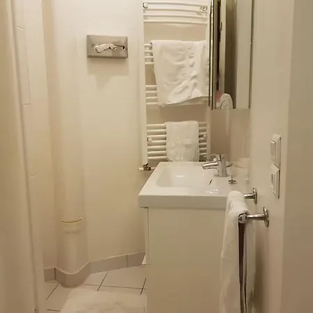 2 Private In An Elegant Haussmannian Privatunterkunft *