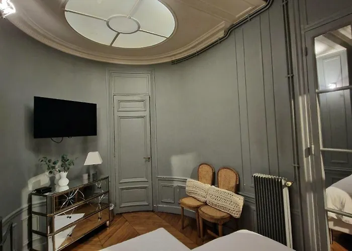 2 Private In An Elegant Haussmannian *