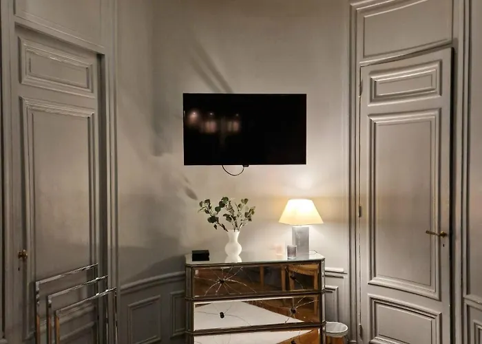 2 Private In An Elegant Haussmannian منزل للإقامة باريس